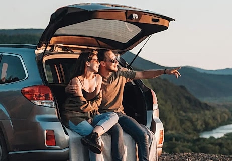 What are the advantages of monthly car rental?